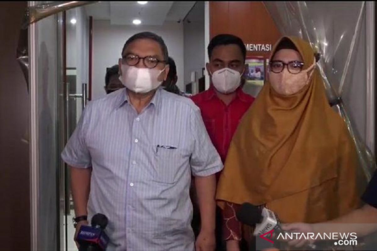 Aburizal Bakrie minta Ardi dan Nia Ramadhani tabah hadapi cobaan