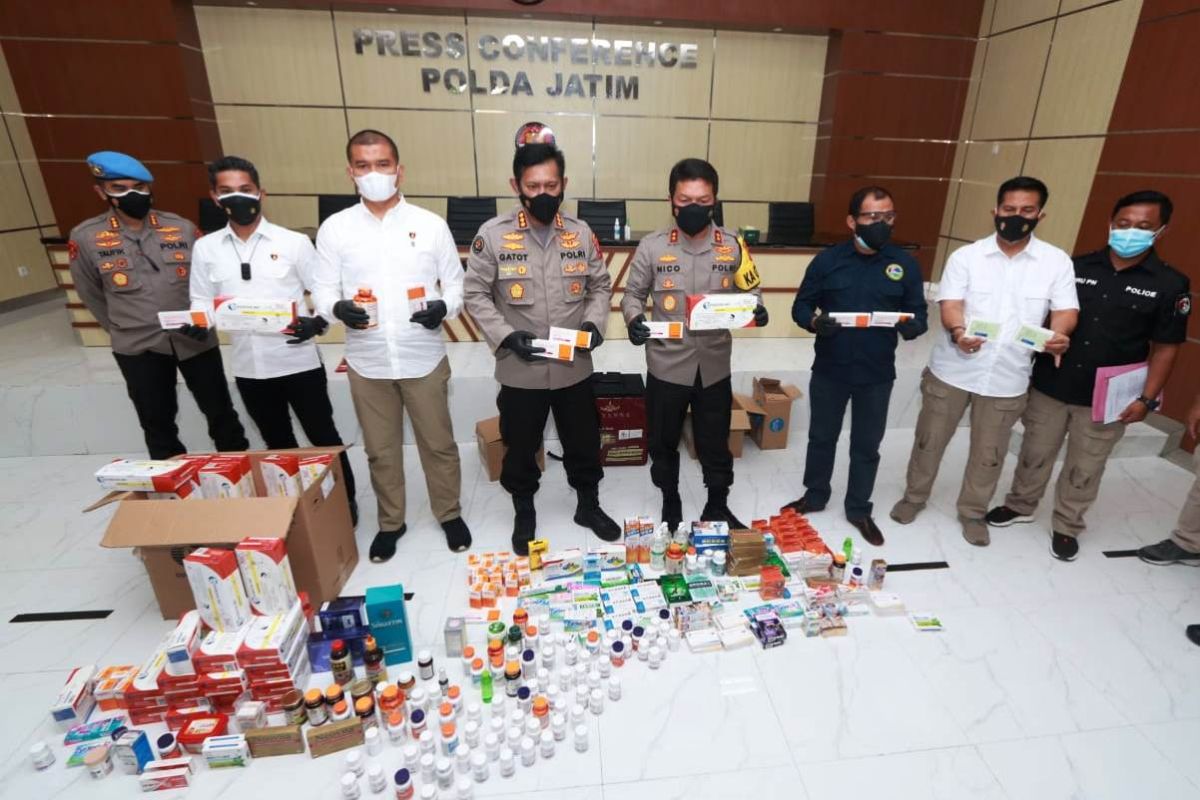 Polda Jatim sita vitamin dan obat penanganan COVID-19 dijual ilegal