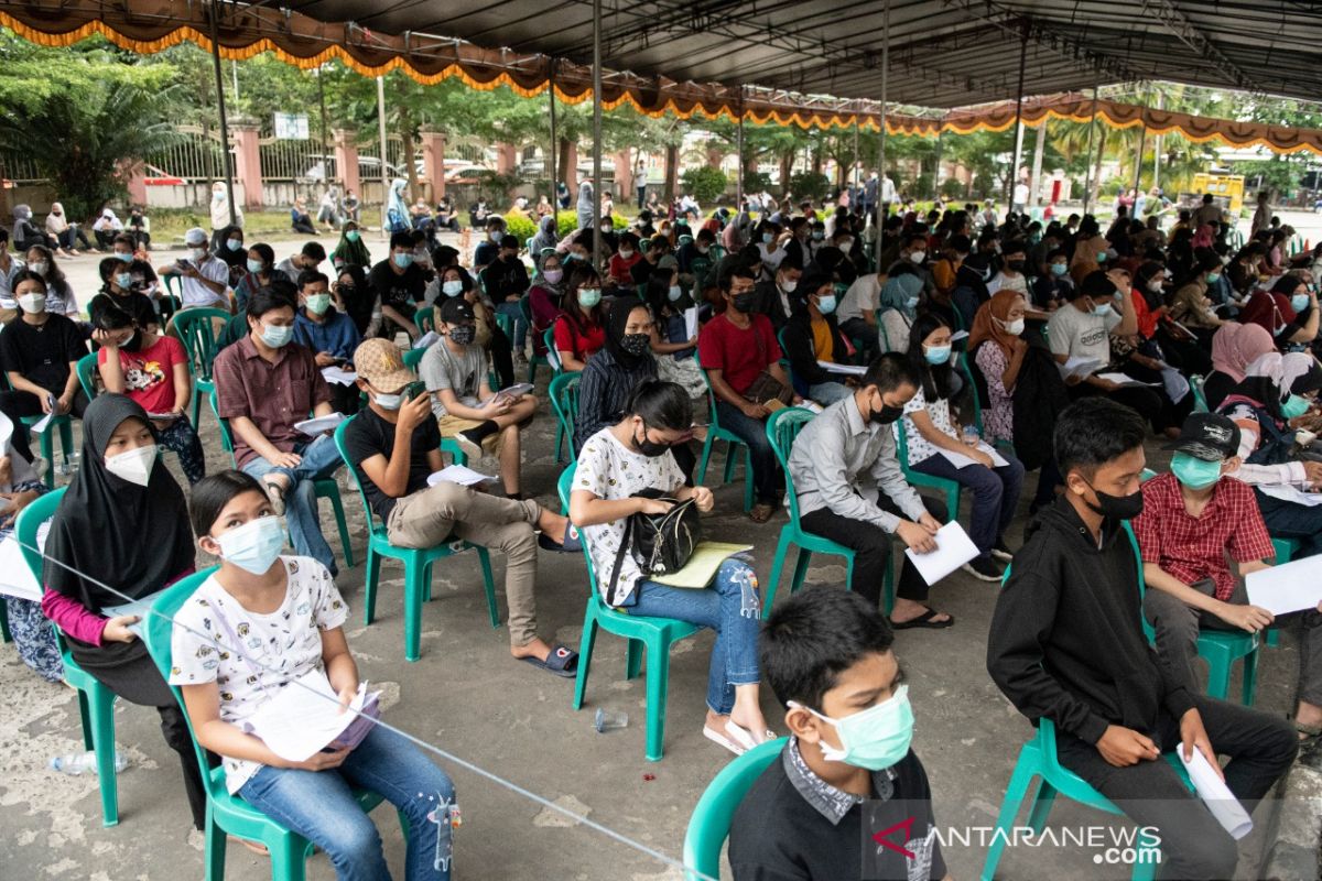 Peserta vaksinasi massal anak di RSUP Palembang membludak