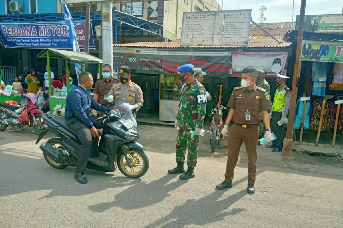 Polsek Pangkalan Brandan bagikan 1.000 masker kepada warga