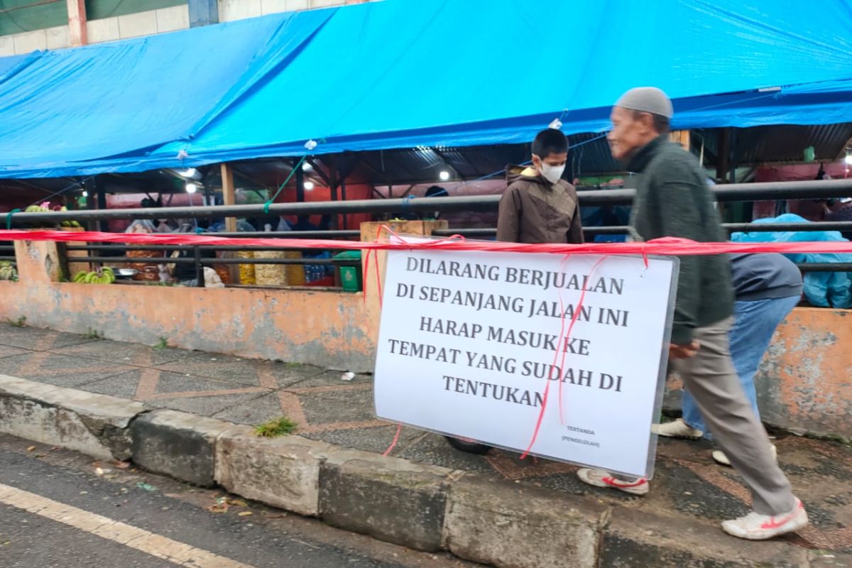 Sikapi imbauan Wali Kota, pedagang BTC Pasar Banto mulai tertib dan tidak jualan  di  trotoar lagi