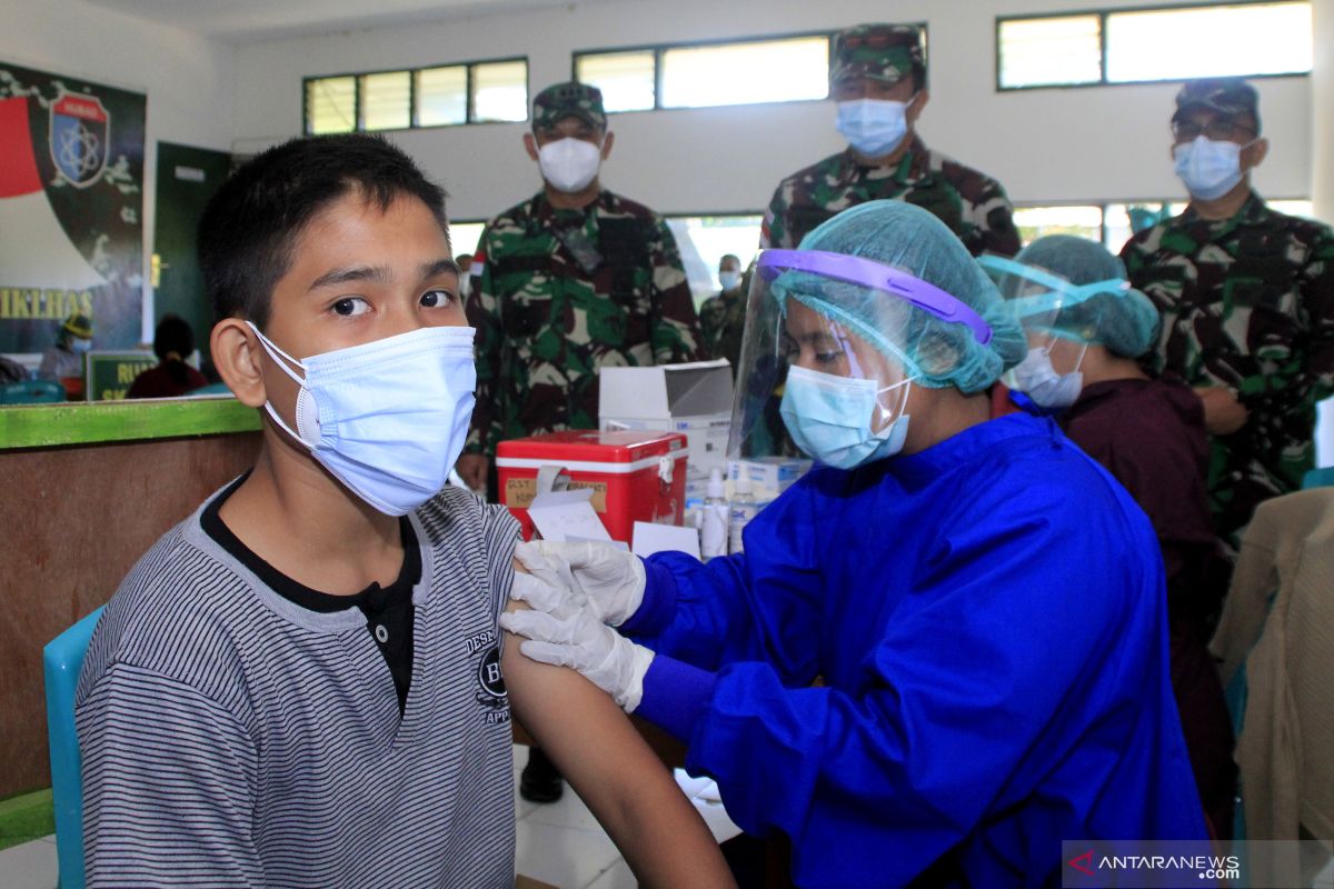 Korem 161/WS gelar vaksinasi  bagi anak-anak di Kupang