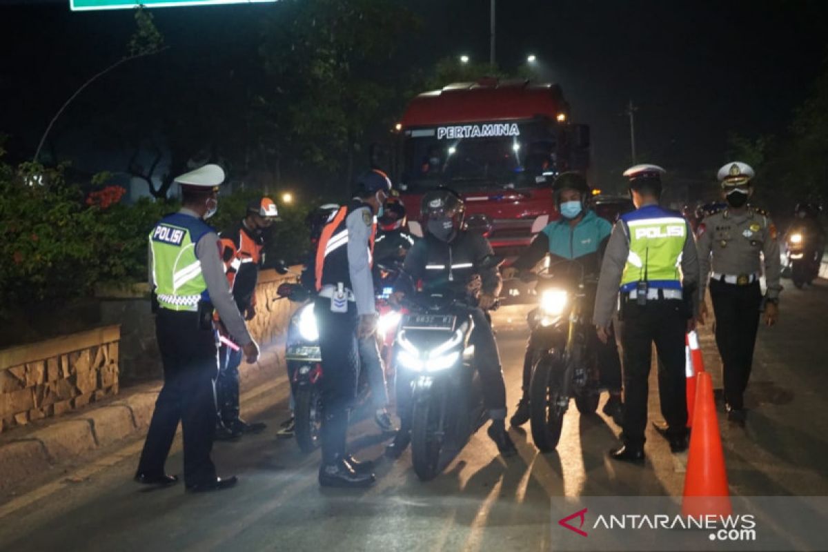 Pengendara tanpa STRP dilarang lintasi pos sekat Bekasi