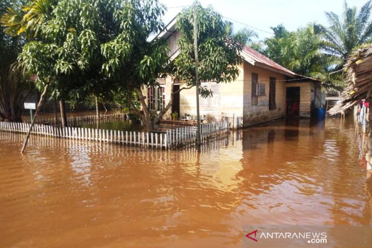 479 jiwa warga masih terkurung banjir di Aceh Barat
