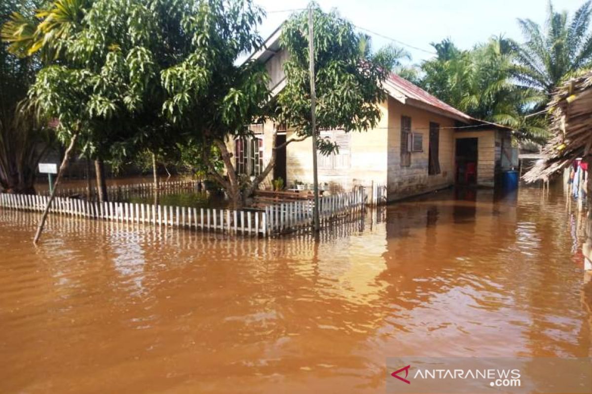 479 jiwa warga di dua desa di Aceh Barat masih terkurung banjir