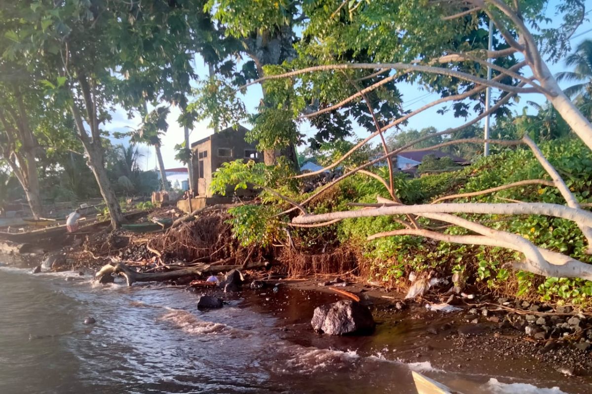 Warga khawatirkan abrasi di kawasan pesisir pantai Ternate, waspadao bencana