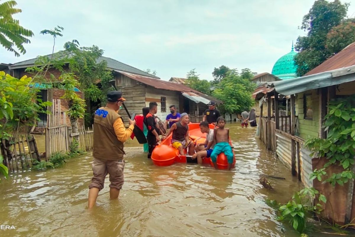 Sebanyak 58 kepala keluarga di Aceh Besar mengungsi akibat banjir