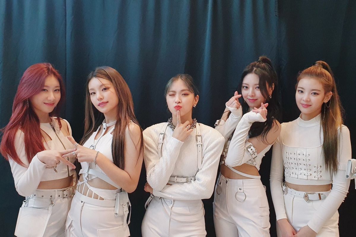 ITZY ungkap kerinduan pada makanan Indonesia hingga makeup favorit