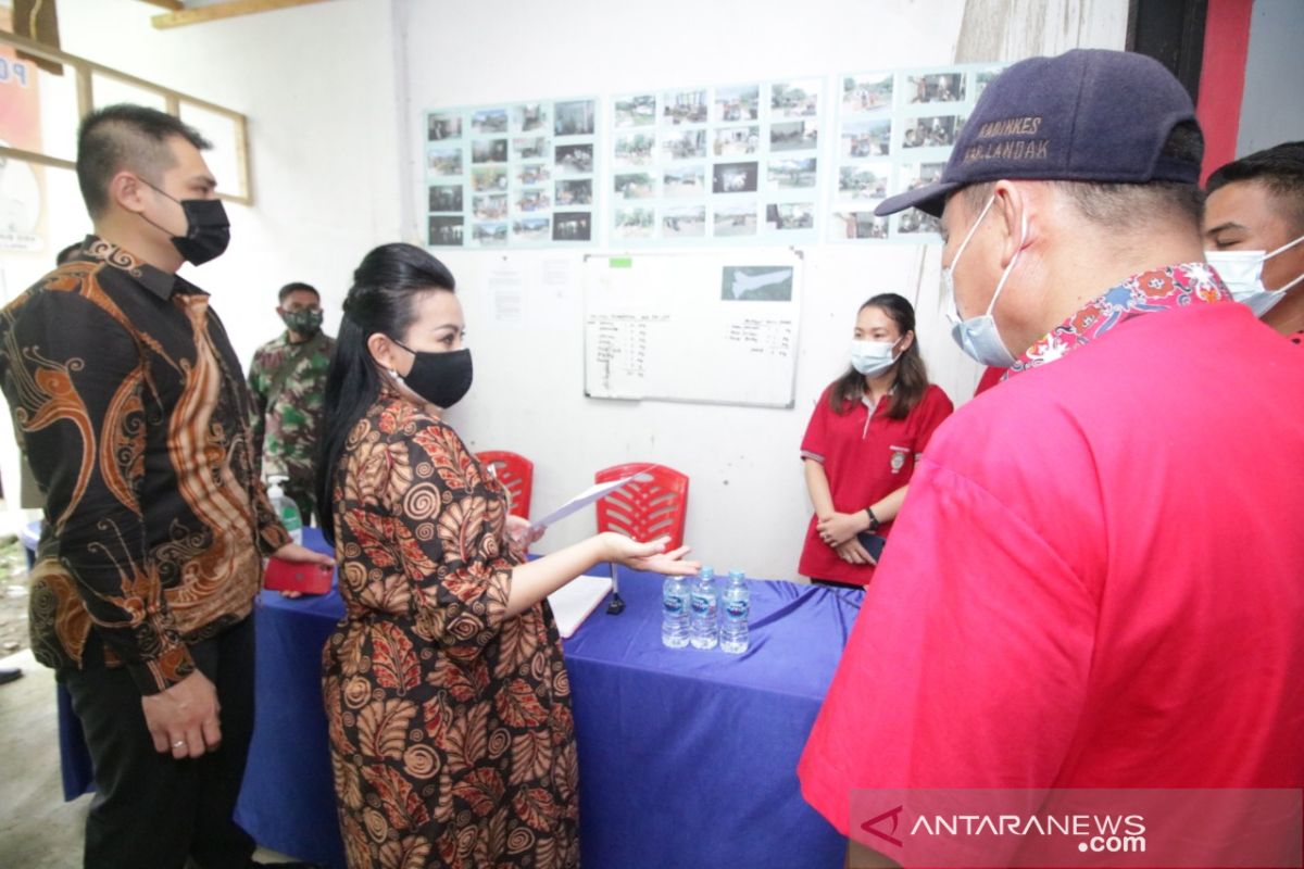 Karolin tinjau PPKM mikro tingkat desa