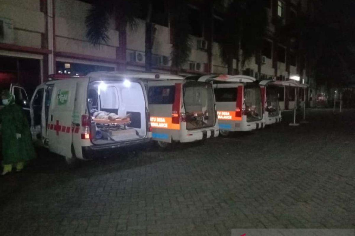 Ruang isolasi penuh, RS  Jember siagakan 10 ambulans desa