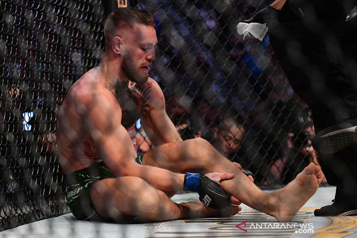 Conor McGregor alami patah kaki saat bertarung dengan Dustin Poirier