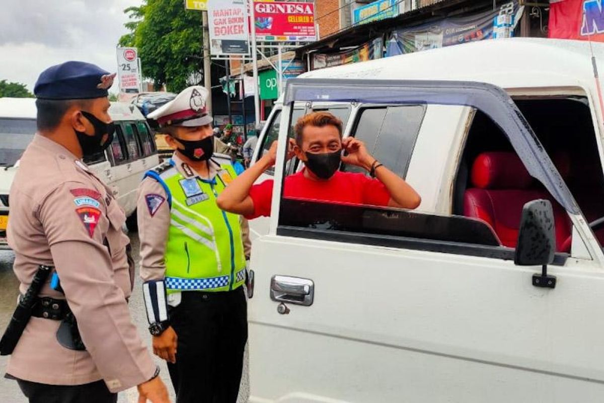 Aceh police prevent ineligible travelers from entering Banda Aceh