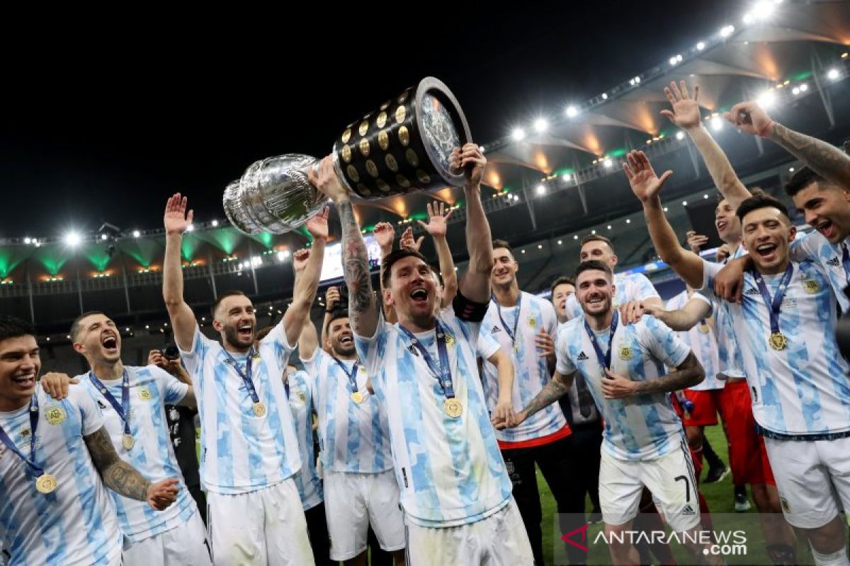 Penantian berakhir, Lionel Messi akhirnya persembahkan trofi untuk Argentina