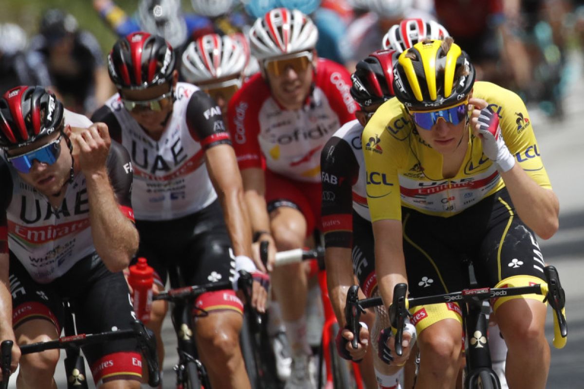 Tajej Pogacar adem ayem di puncak klasemen umum Tour de France