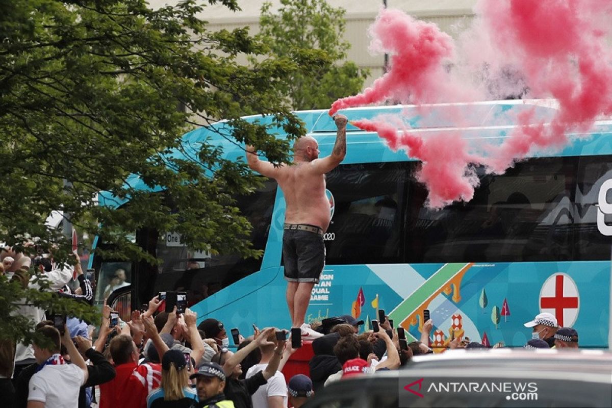 Suasana pesta melanda berbagai penjuru London sambut final Euro 2020