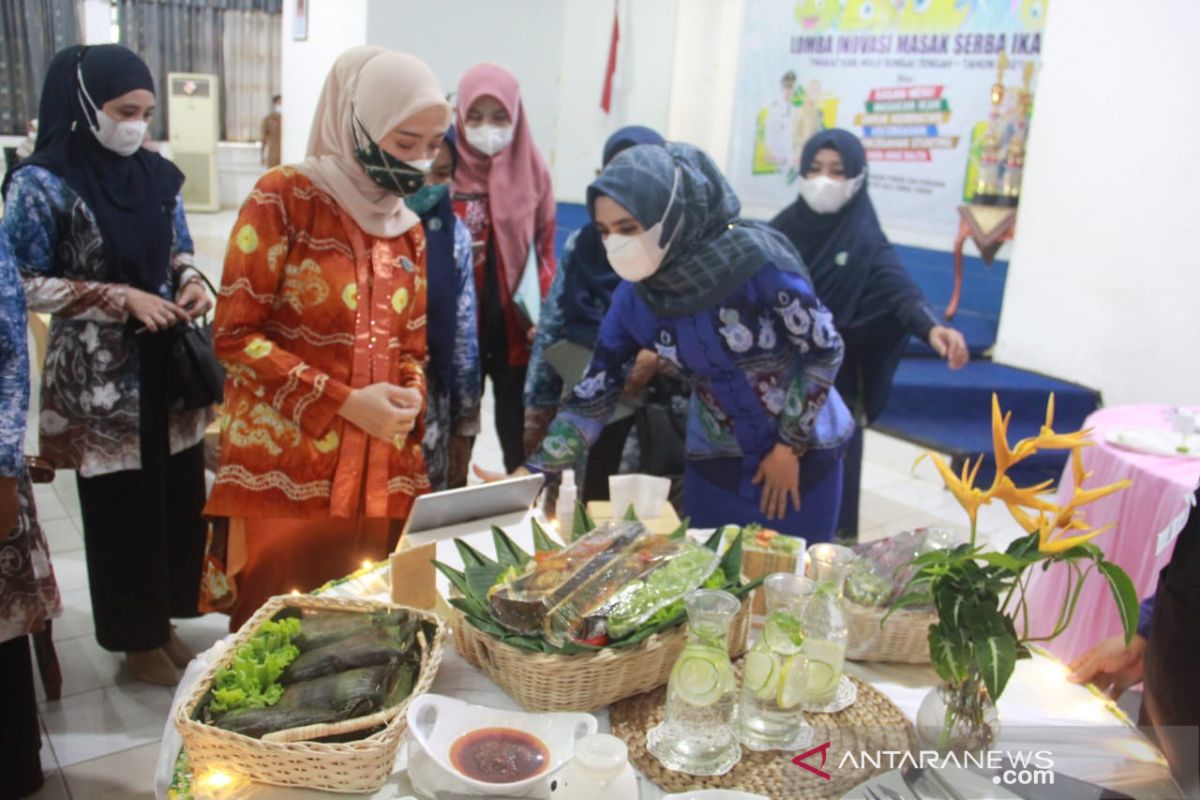 Menu 'Haruan Jalinan Asmara' dan 'Bias Korona' juara lomba masak serba ikan