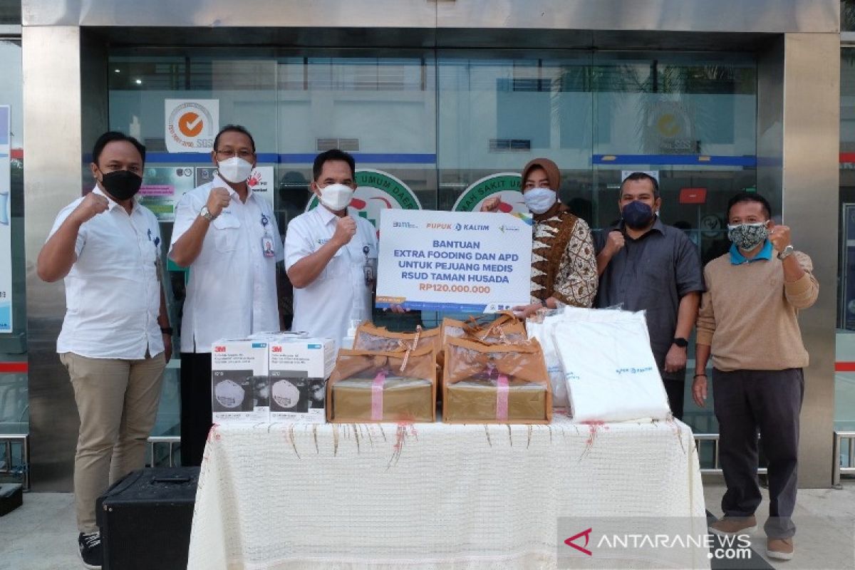 Dukung Tugas Pejuang Medis, PKT Salurkan Extra Fooding dan APD ke RSUD Bontang