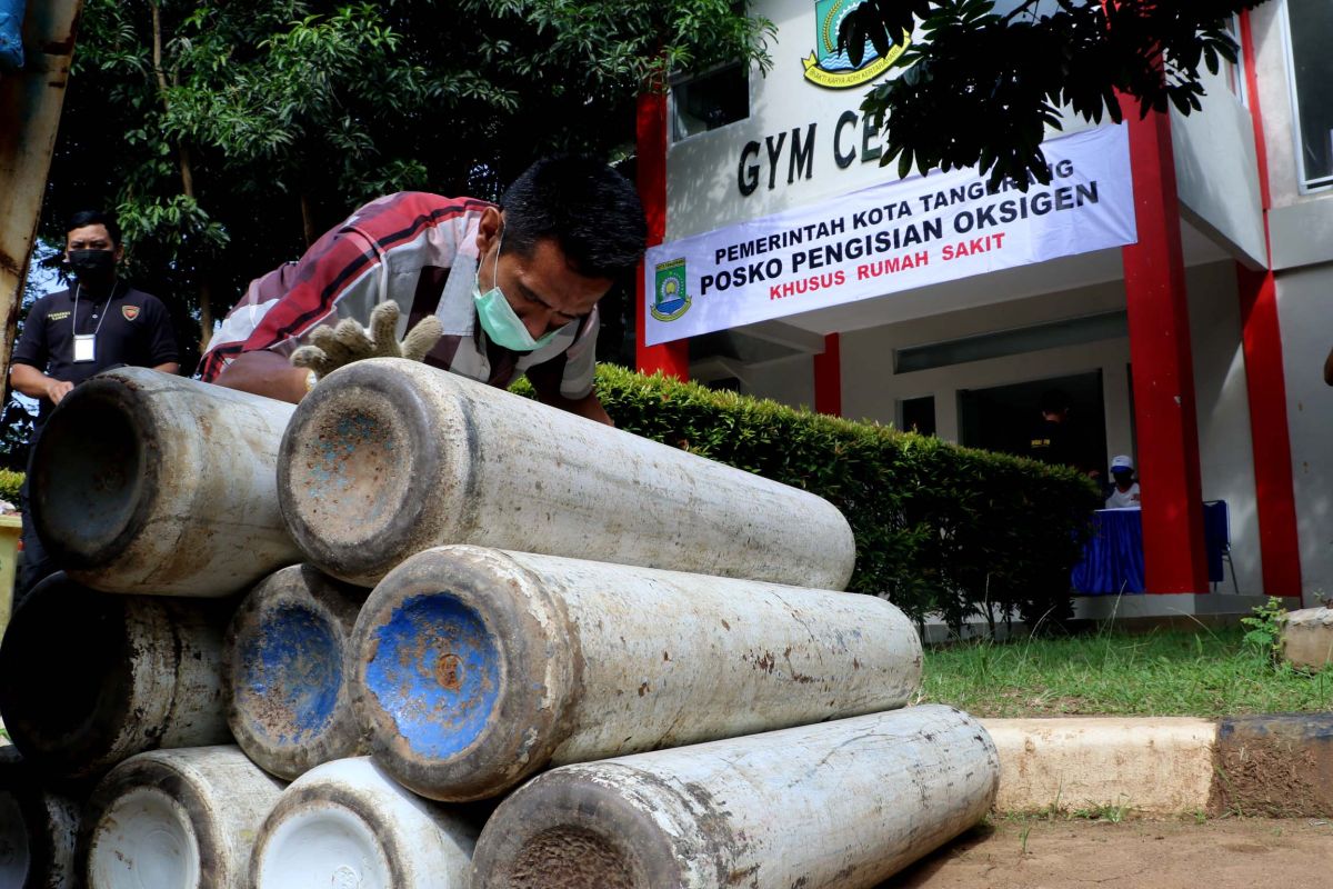 Pemkot Tangerang kirim 150 tabung oksigen per hari ke KS untuk diisi ulang