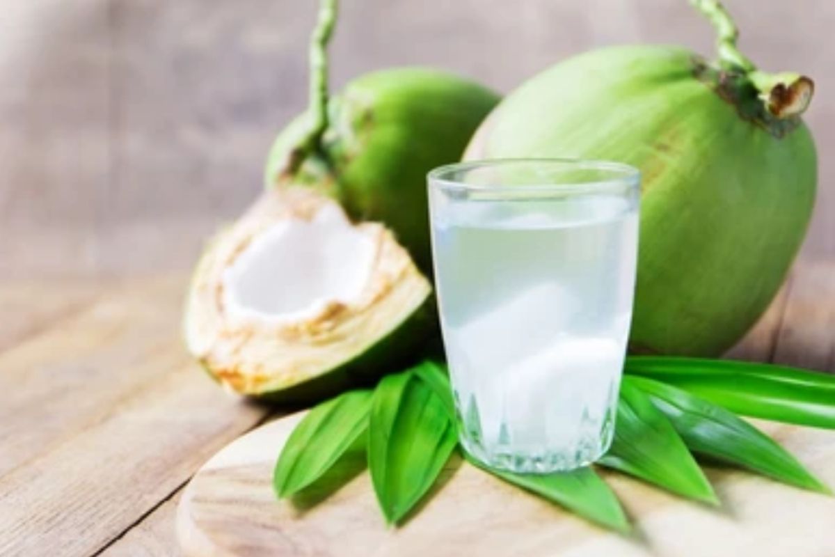 Lima manfaat kesehatan dari mengonsumsi air kelapa