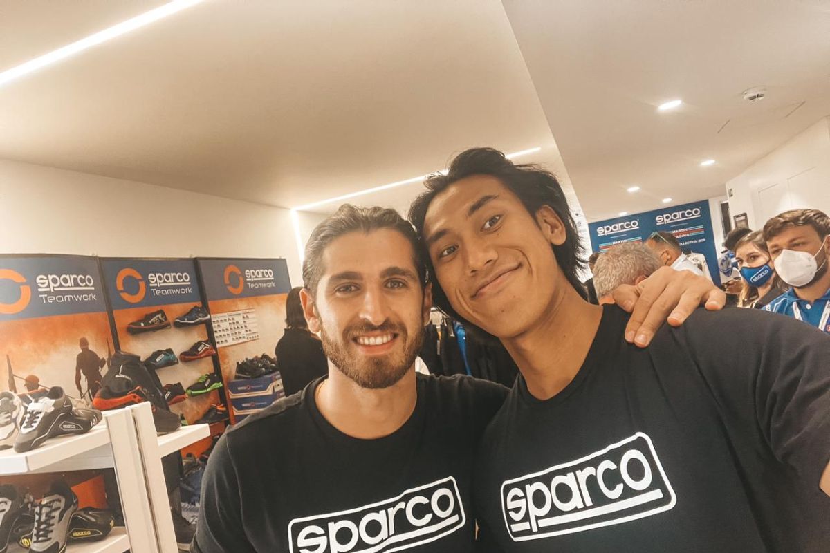 Sean Gelael ikut balapan virtual e-kart Sparco Gaming di  markas Sparco