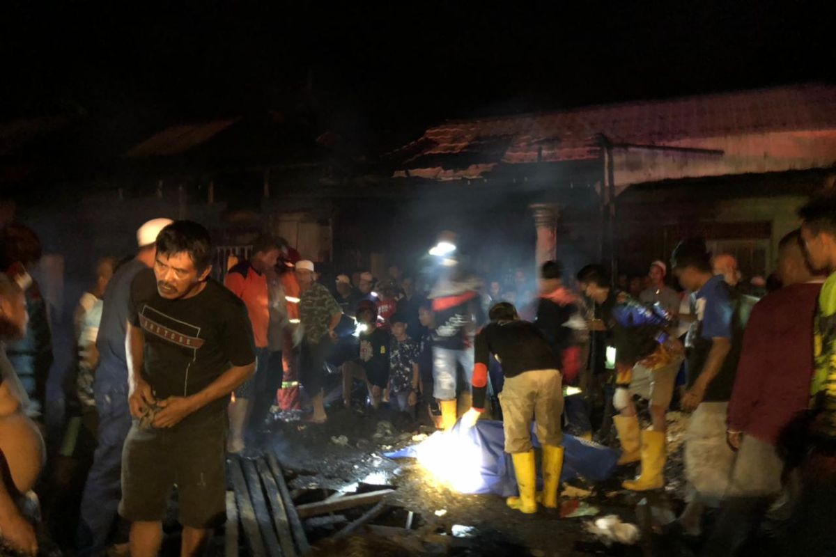 Kebakaran rumah di Tapin tewaskan kakak beradik saat tidur