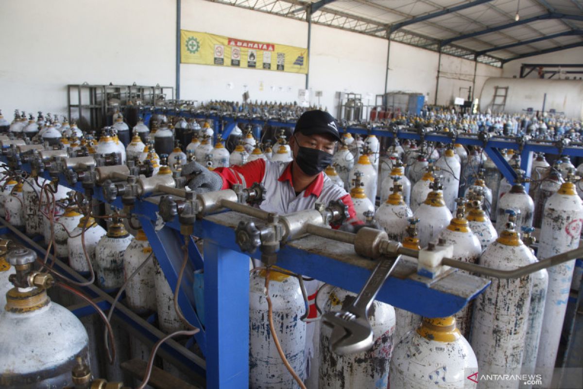 Jakartans advised against hoarding or stockpiling oxygen cylinders