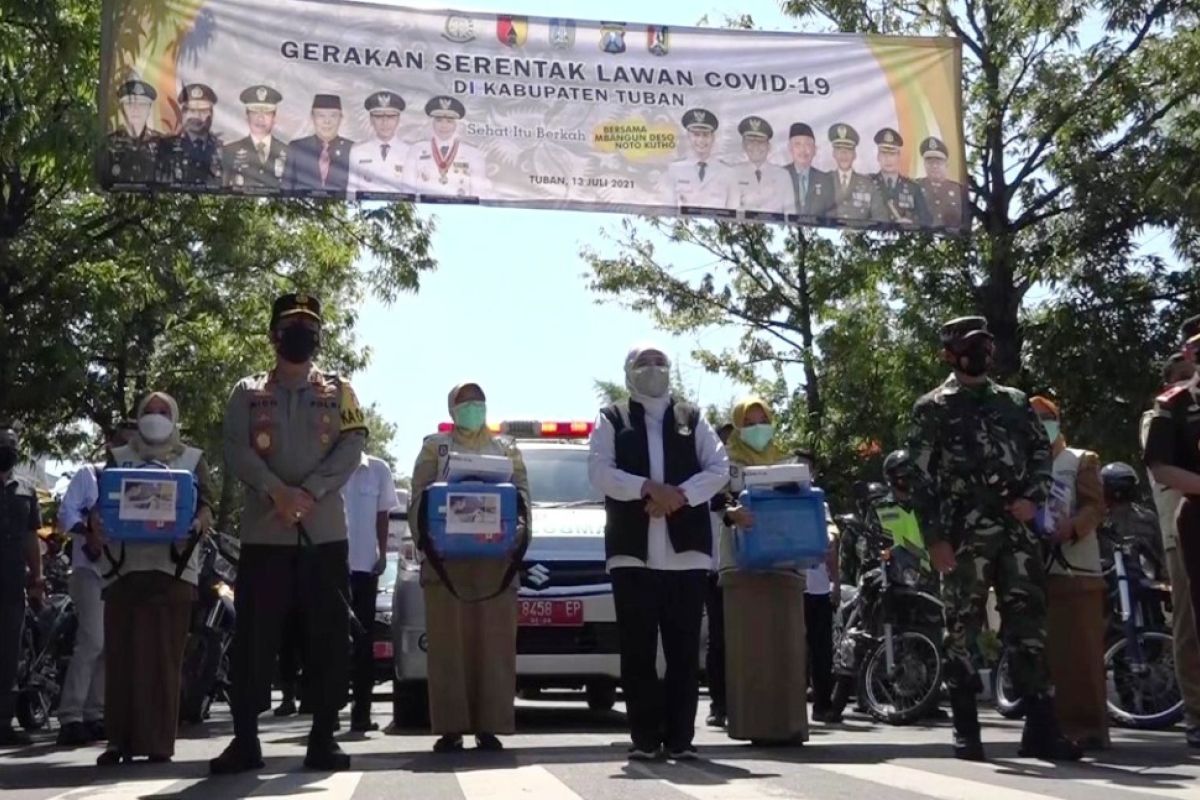 Gubernur Khofifah semangati warga Tuban tidak ragu ikut vaksinasi