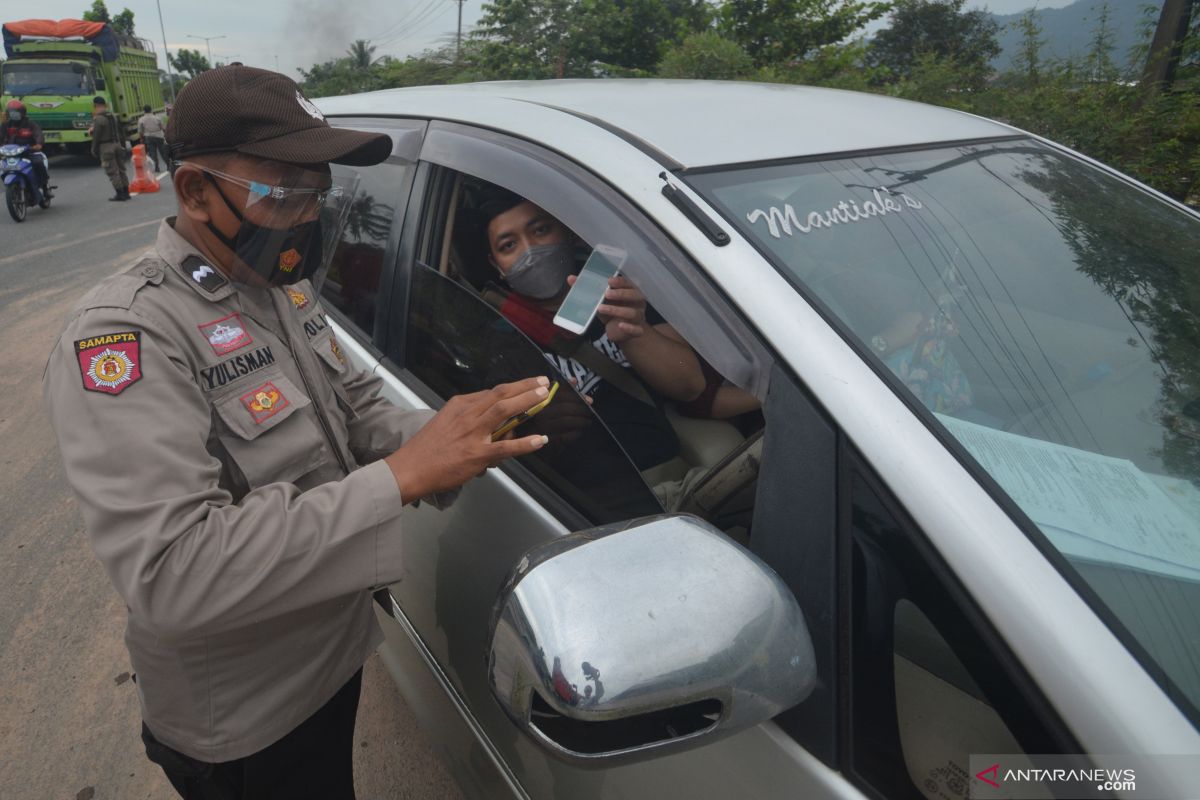 Ratusan kendaraan putar balik di Pos Perbatasan Padang