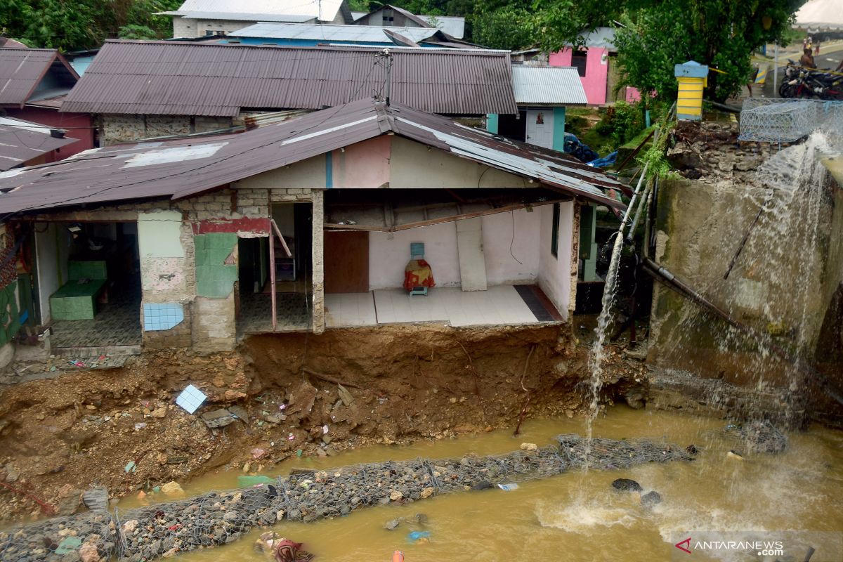 Dampak longsor di Ambon, arus lalu lintas dialihkah via Lantamal IX