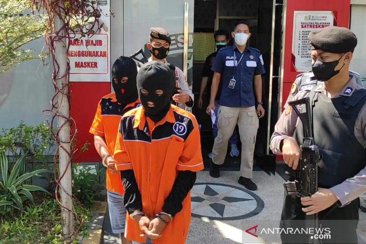 Dua orang pemicu penyerangan petugas PPKM di Surabaya ditangkap polisi