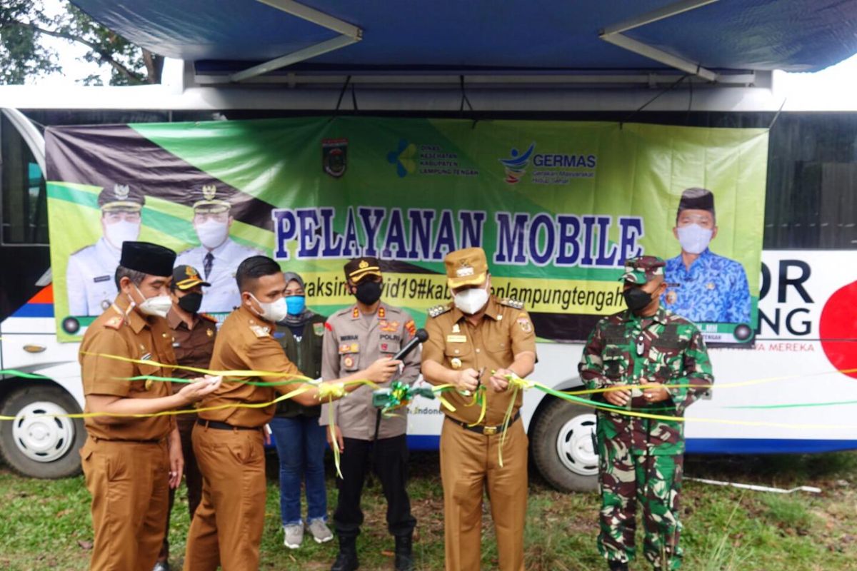 Bupati Lampung Tengah permudah vaksinasi dengan mobil vaksin