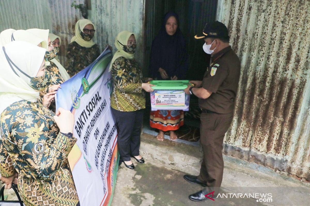 Hari Bakti Adhyaksa Ke-61, Kejari Sabang bantu fakir miskin dan yatim