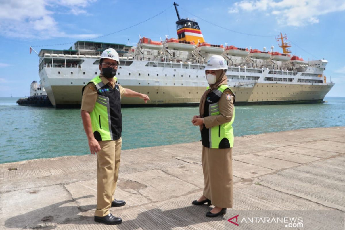 Kapal Pelni bantuan Kemenhub untuk isolasi terapung tiba di Kota Makassar