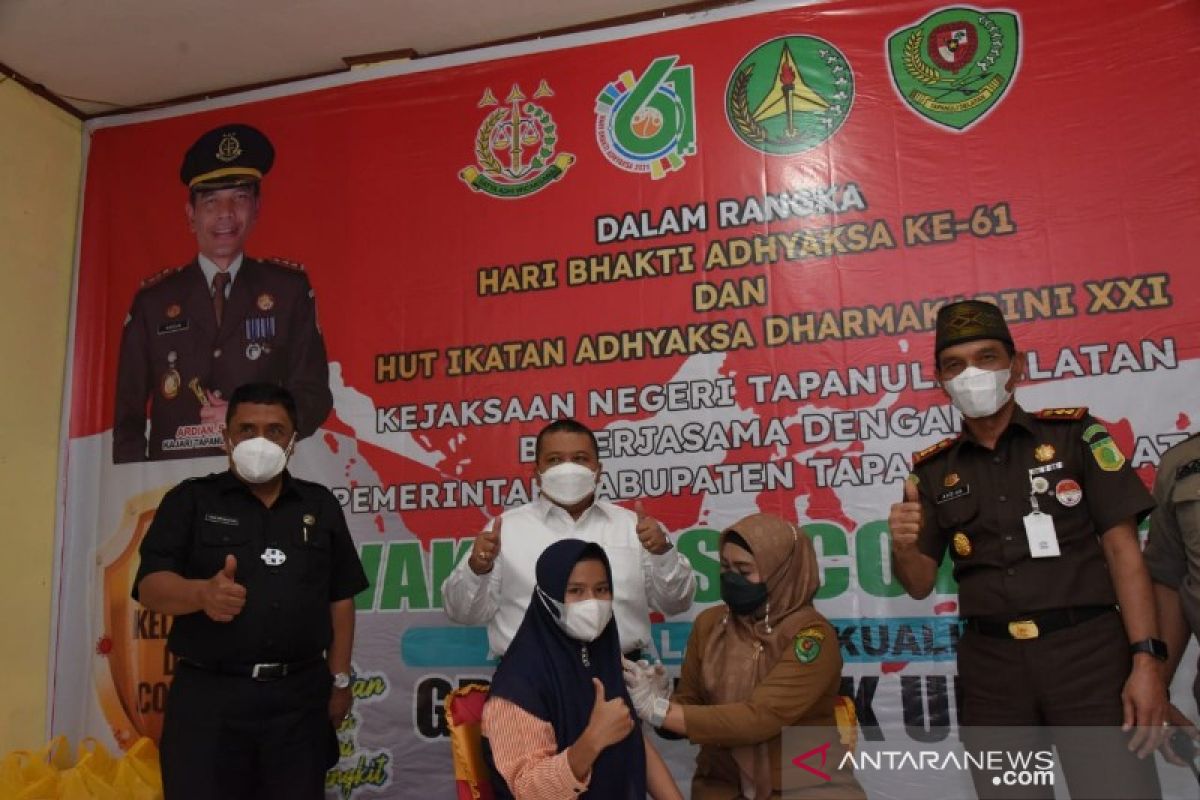 Pemkab Tapsel apresiasi vaksinasi massal yang digelar Kejari dalam rangka HBA ke-61 dan HUT IAD XXI