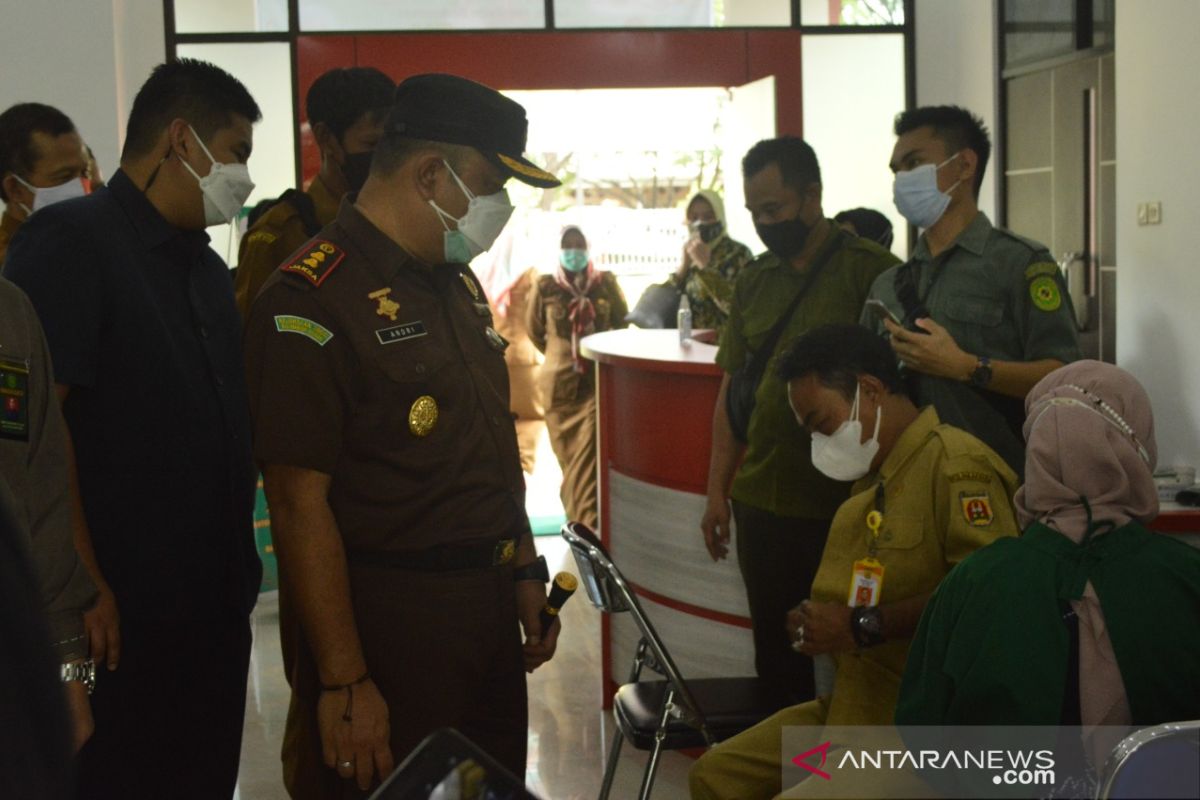 Kejari Banjarbaru semarakan HBA dengan bakti sosial dan vaksinasi massal