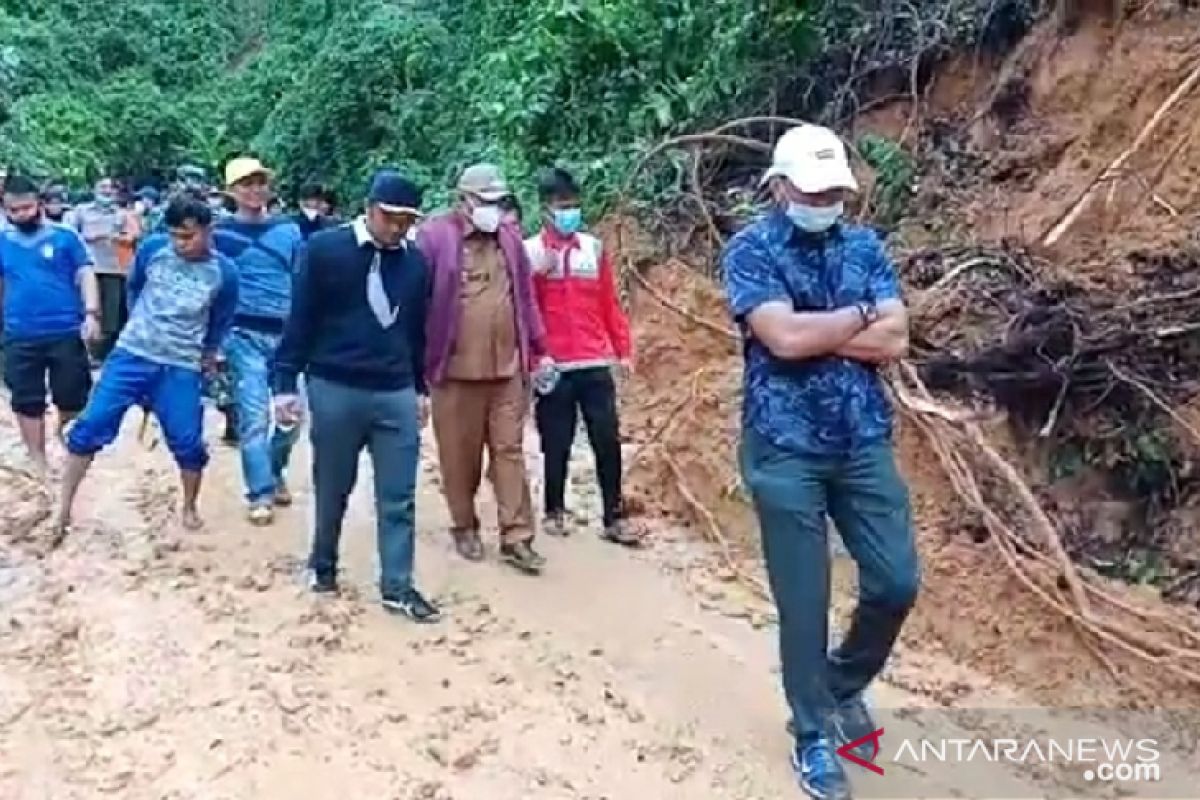Enam desa di Seluma terisolir akibat banjir dan longsor