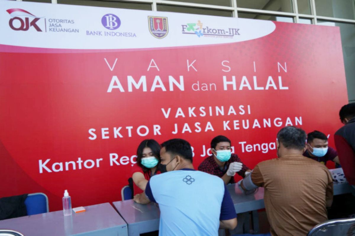 OJK target vaksinasi 59.500 pelaku sektor jasa keuangan