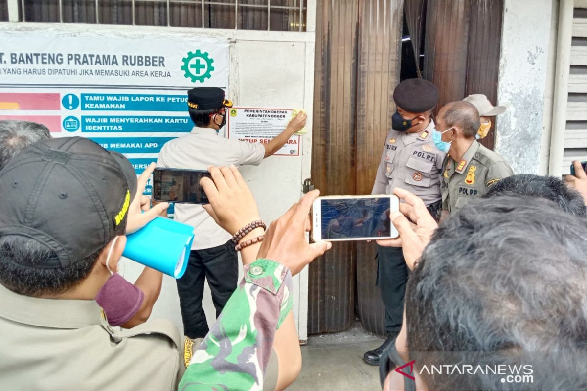 Satpol PP tutup dua pabrik di Bogor yang 54 pegawainya terpapar COVID-19 (video)
