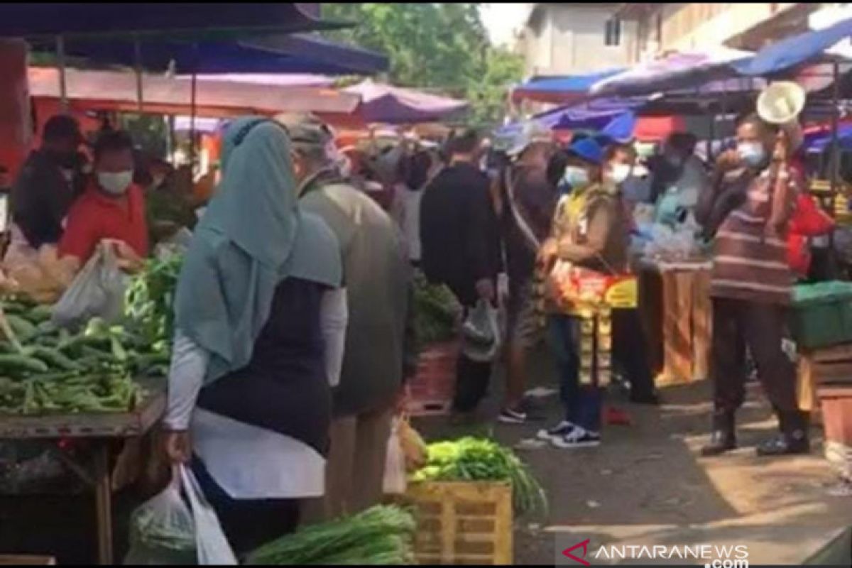 Pasar tradisional  di Batam ditata ulang saat PPKM Darurat