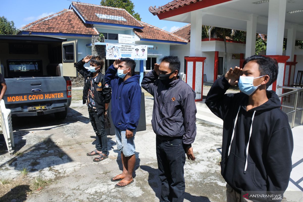 Kemarin, sanksi pelanggar PPKM Darurat hingga karhutla di Ogan Ilir