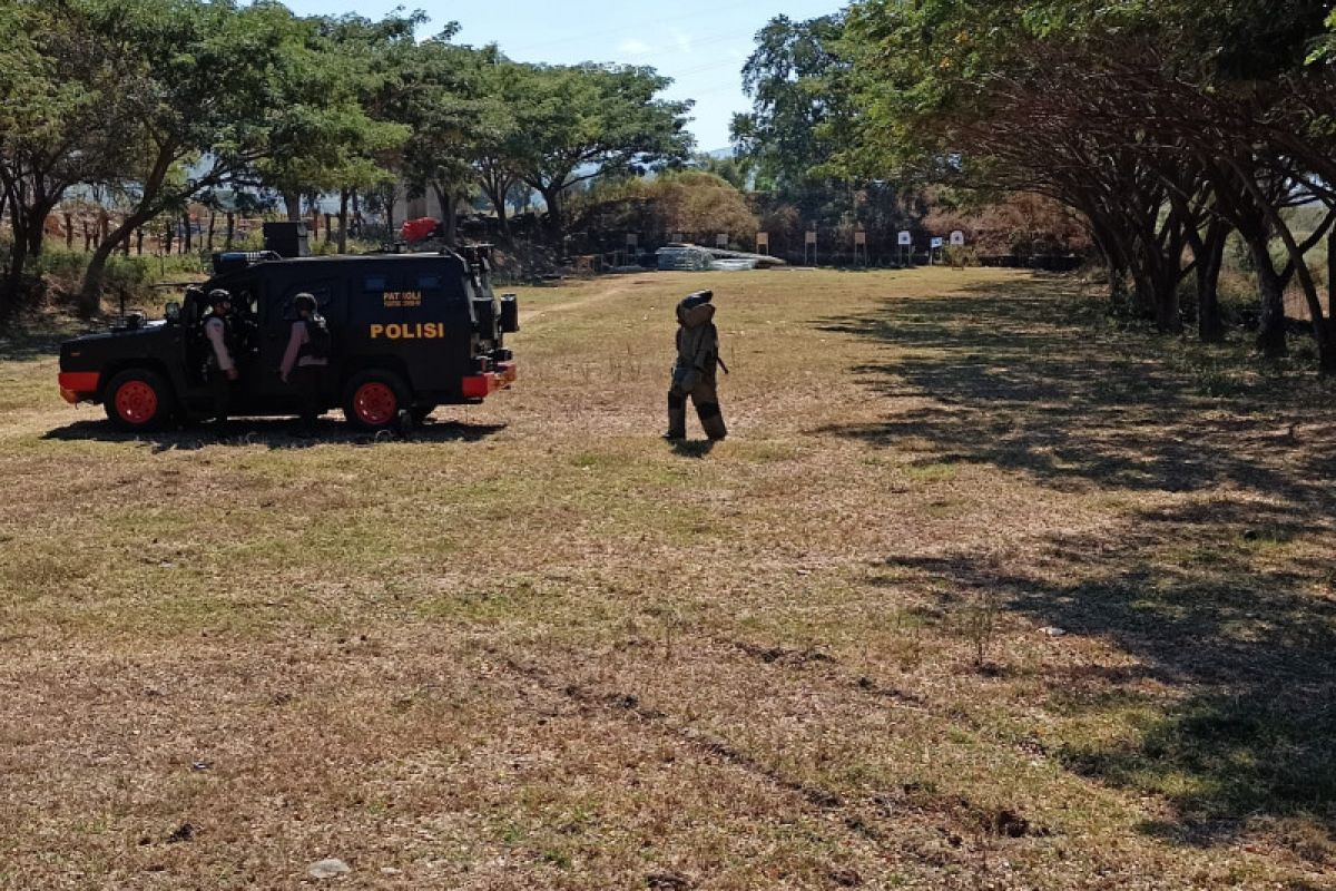 Subden 3 Den Gegana Sat Brimob Polda NTB ledakkan granat temuan warga Lunyuk Sumbawa
