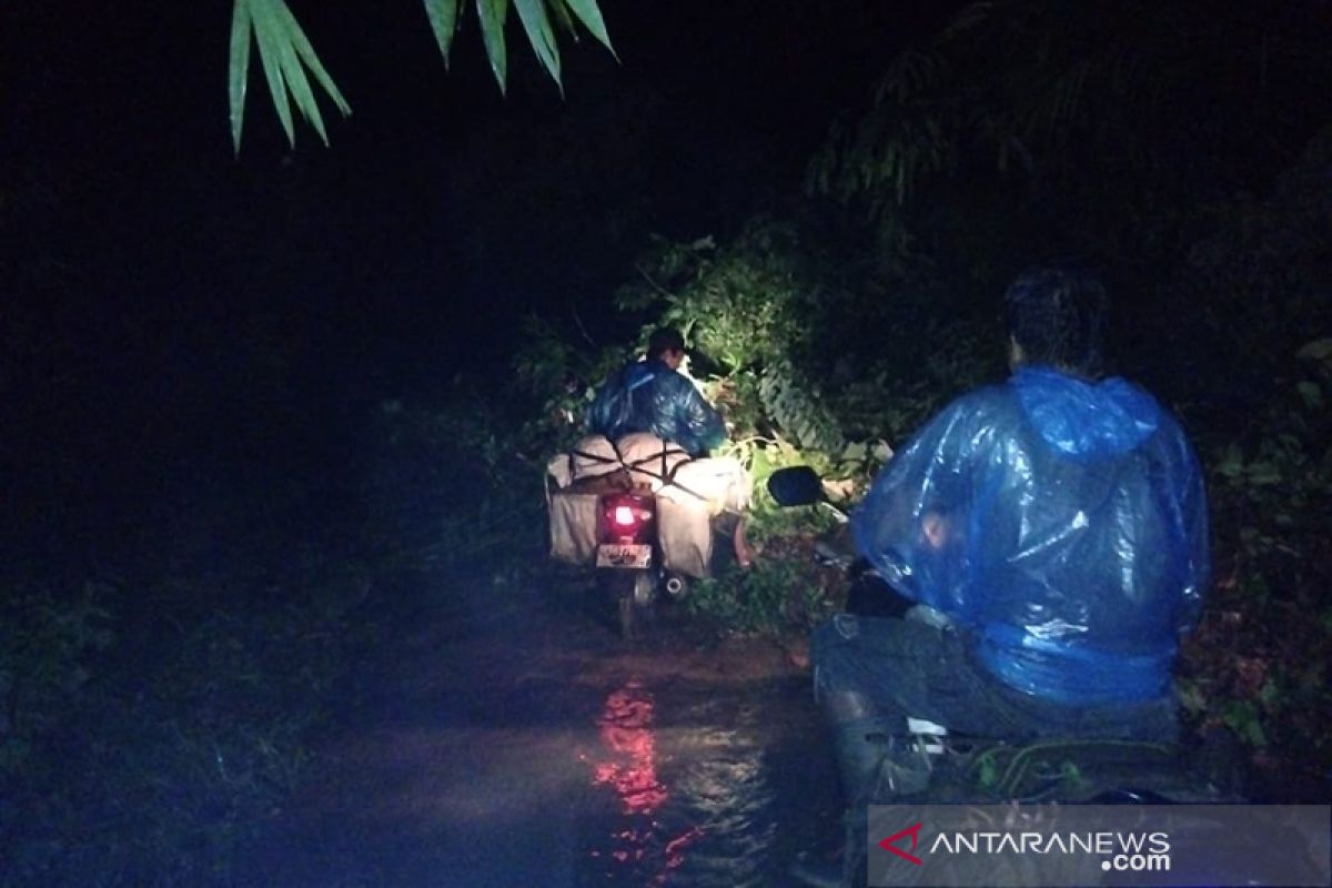 Banjir dan longsor, 6 desa di Seluma Bengkulu terisolir