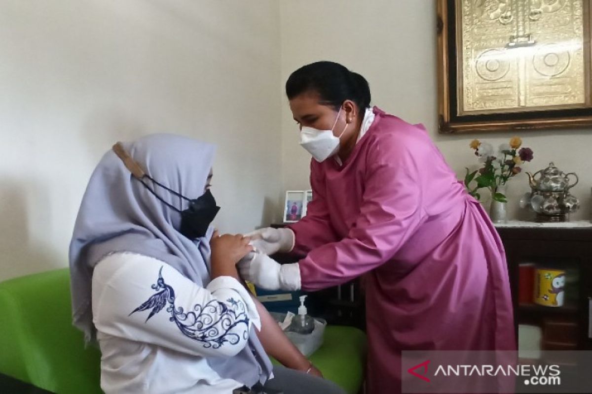 BIN gelar pelayanan vaksinasi COVID-19 dari rumah ke rumah di Medan