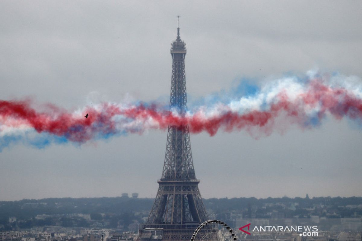 Menara Eiffel dibuka kembali stelah ditutup selama delapan bulan akibat pandemi COVID-19