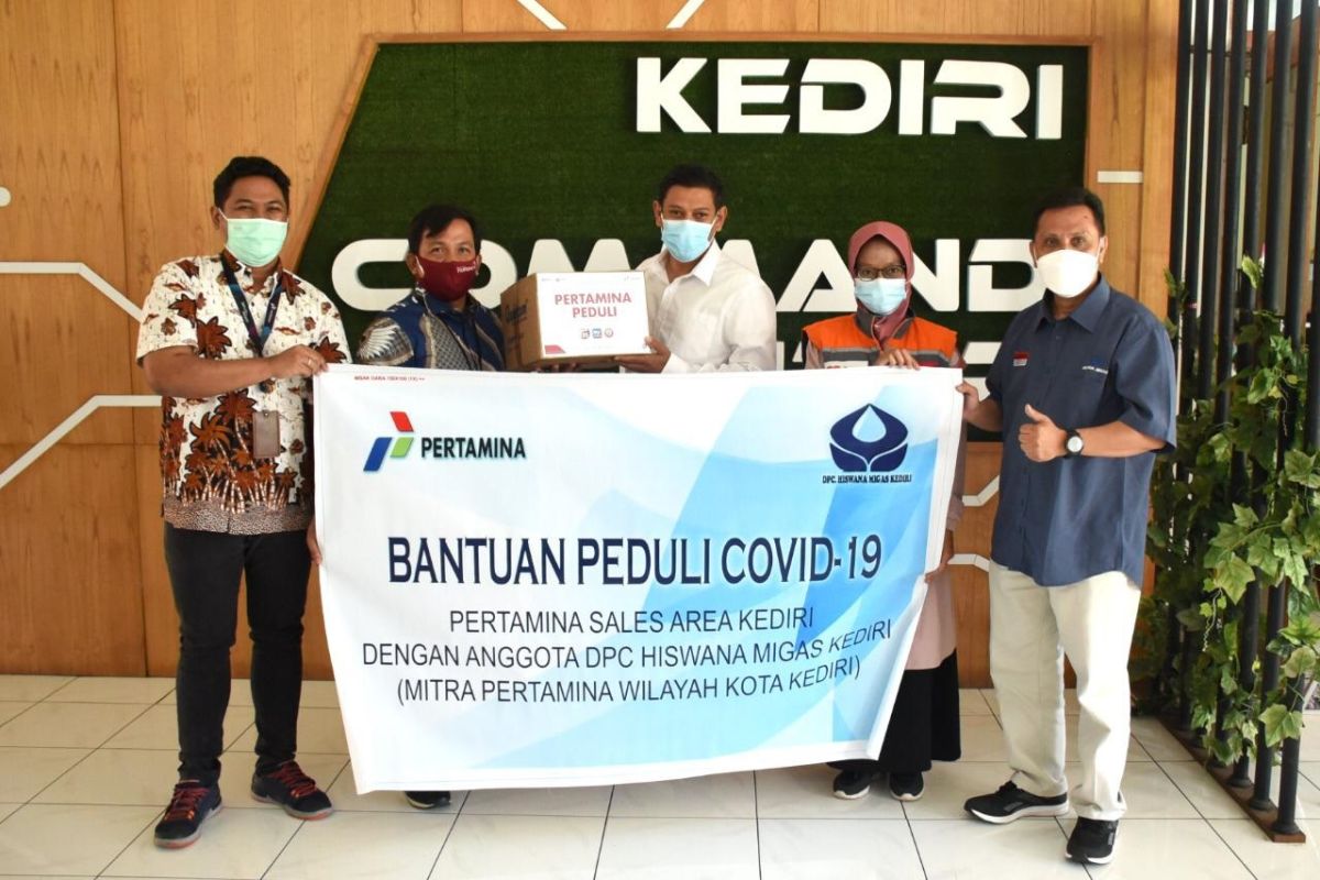 Bantuan bagi warga isolasi di Kota Kediri terus berdatangan