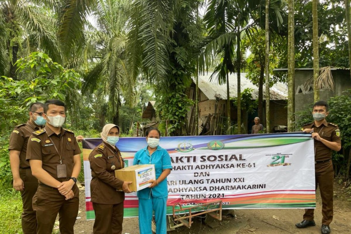 Kejaksaan Negeri Langkat Cabang Pangkalan Brandan bagi sembako