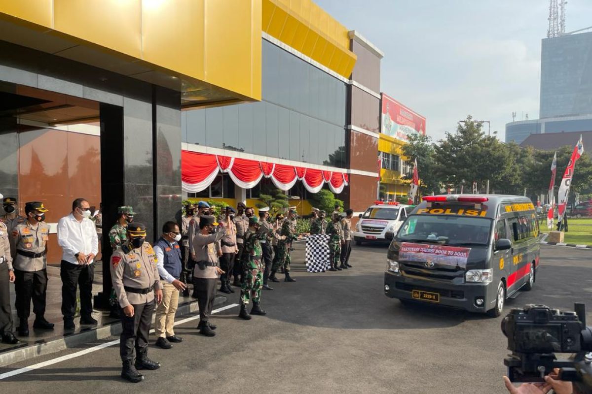 Forkopimda Jatim berangkatkan puluhan ambulans 