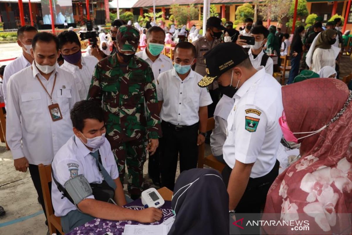 1.000 pelajar di Padang Pariaman ikut vaksinasi COVID-19