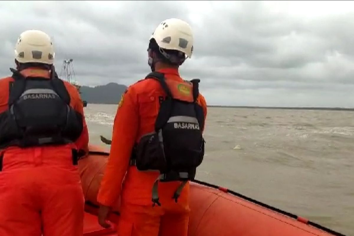 Tim SAR Pontianak cari dua kapal nelayan tenggelam