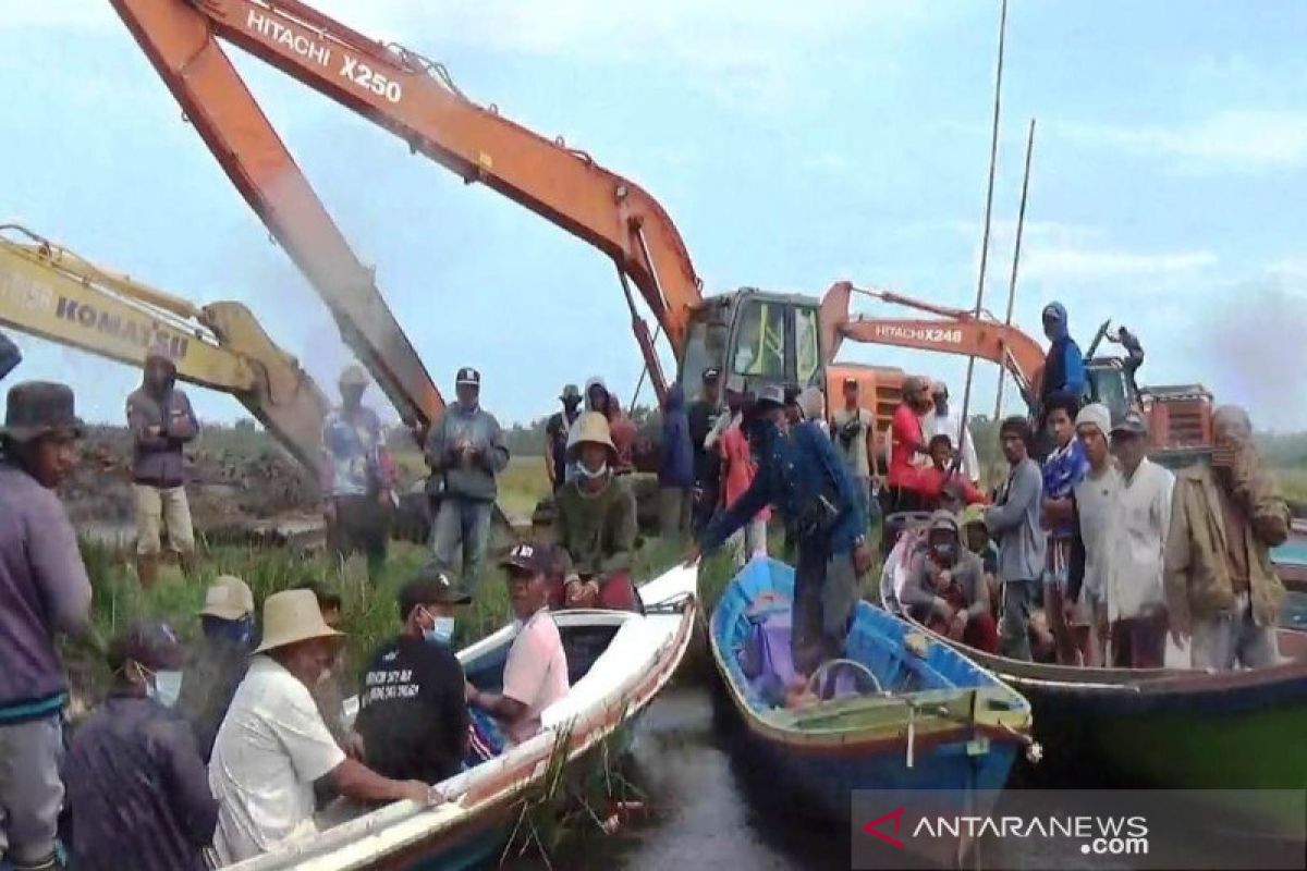 Nelayan Pulang Pisau hentikan paksa pembangunan kanal limbah
